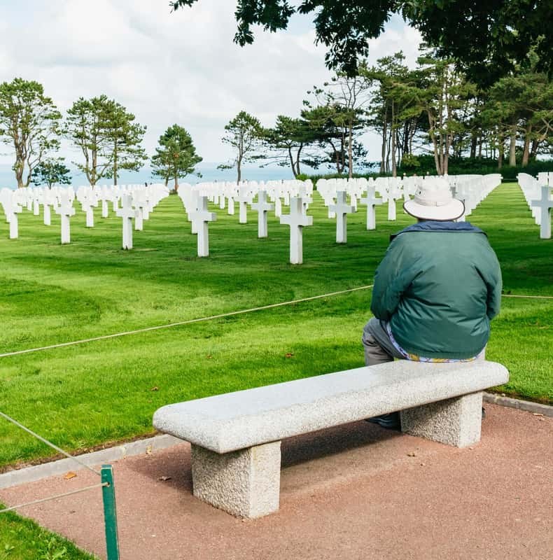 Paris: Normandy D-Day Sites Guided Day Trip with Lunch